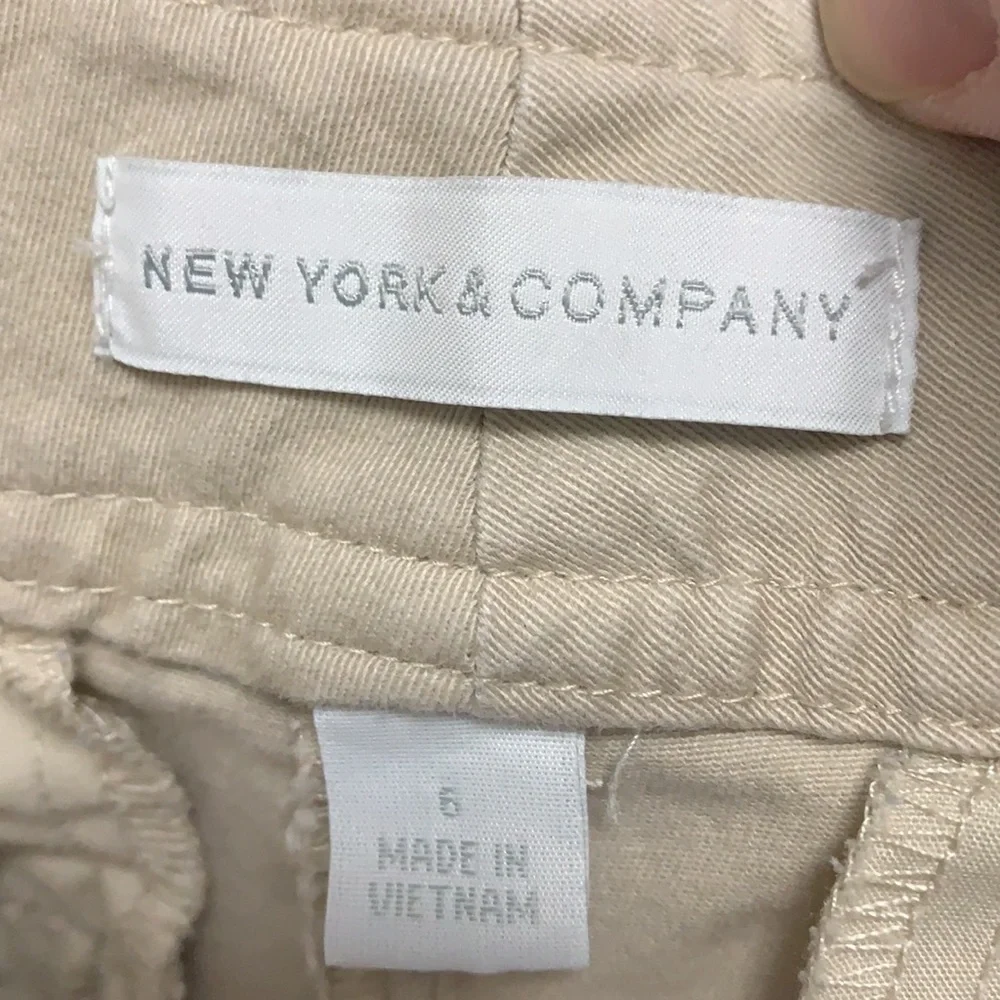 NEW York & Company tan shorts